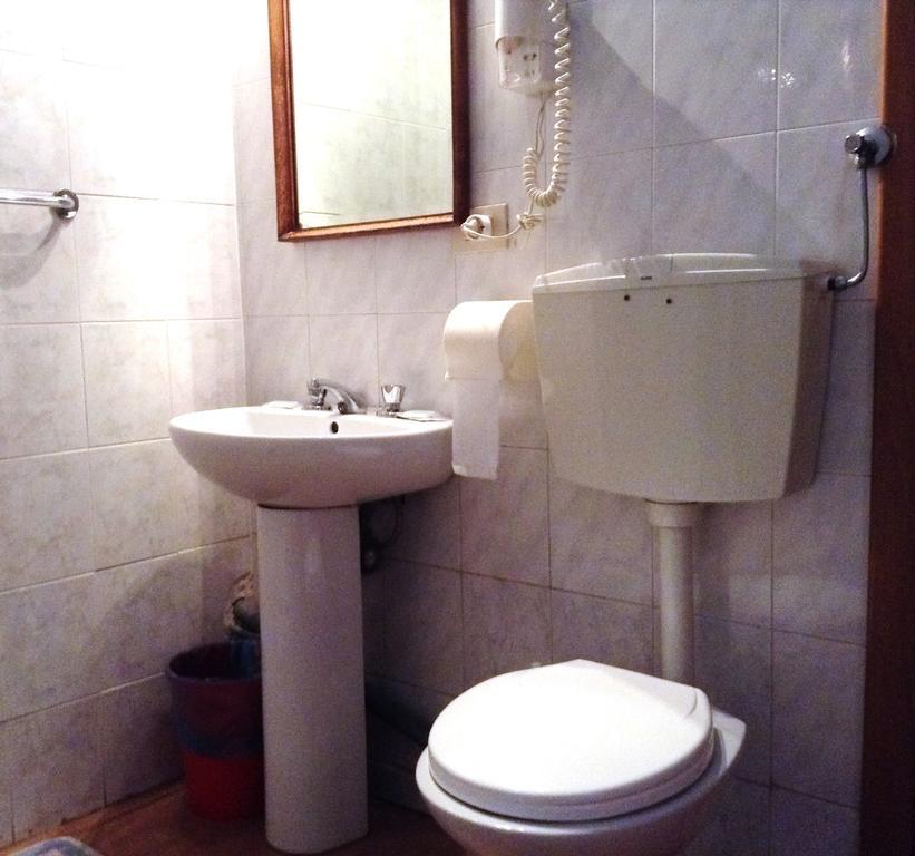 Hotel Bernheof Genoa Phòng bức ảnh