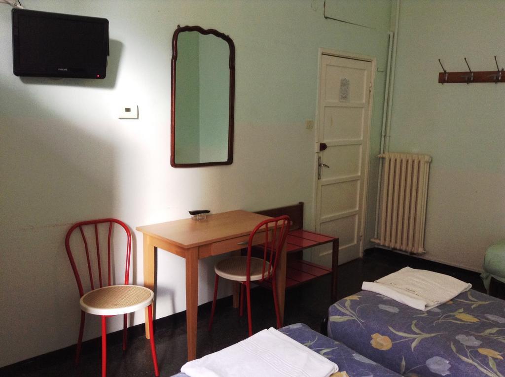 Hotel Bernheof Genoa Phòng bức ảnh