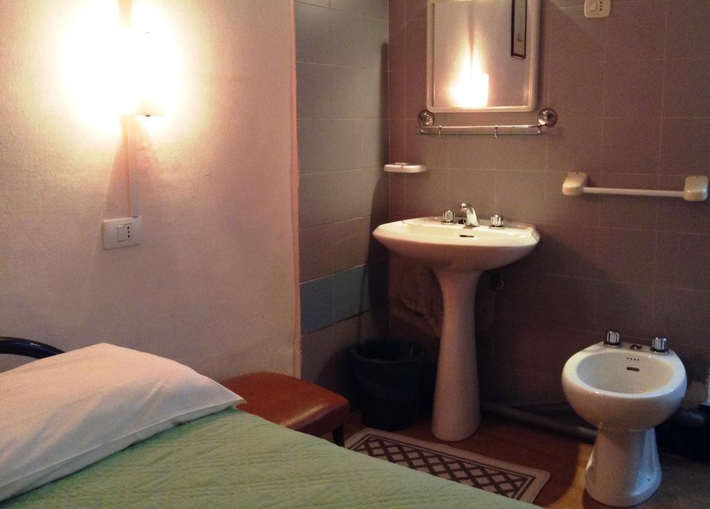 Hotel Bernheof Genoa Phòng bức ảnh