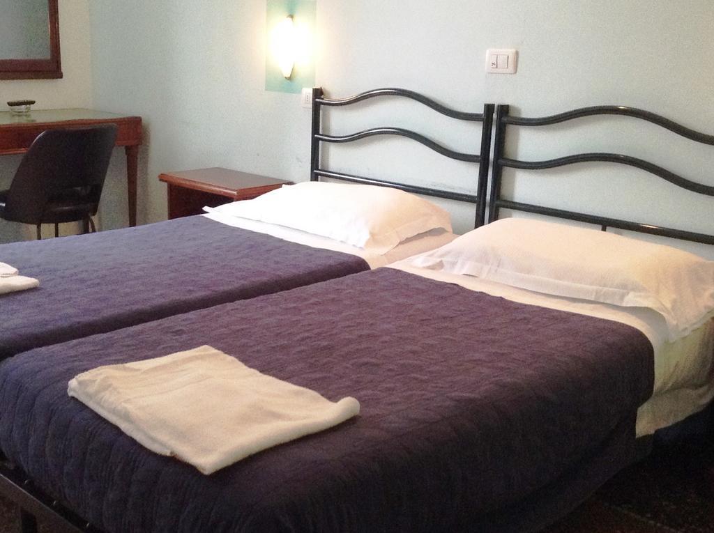 Hotel Bernheof Genoa Phòng bức ảnh